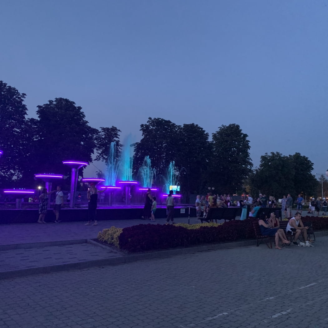 Олимпийский фонтан возле Харьковского Дворца спорта