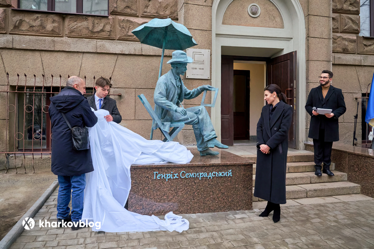 Пам'ятник художнику Генріху Семирадському в Харкові