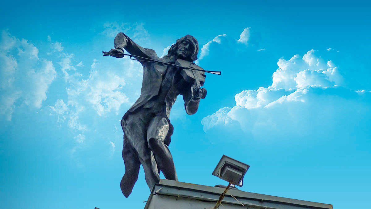 Памятник Скрипач на крыше в Харькове